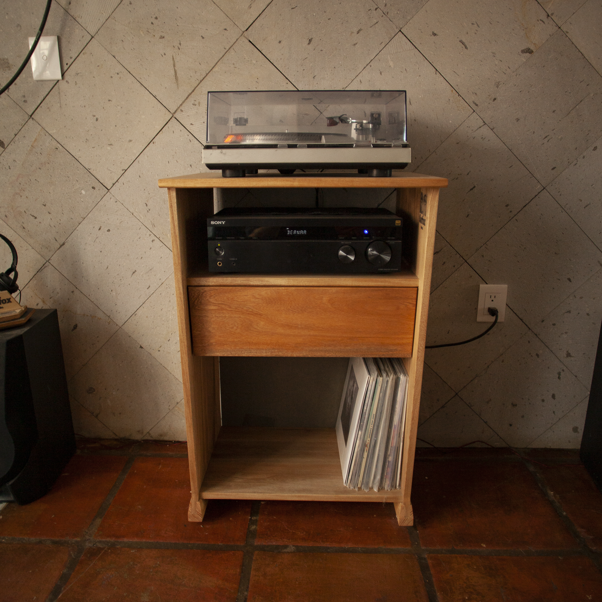 Mueble Premium para Tornamesa y Vinilos | Sistema "OSO"